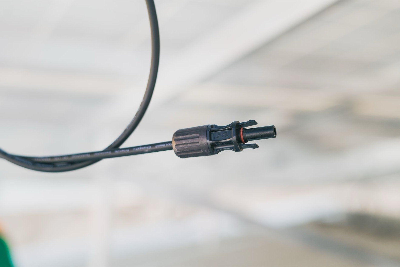 Connecteur de faisceau électrique pour attelage de remorque