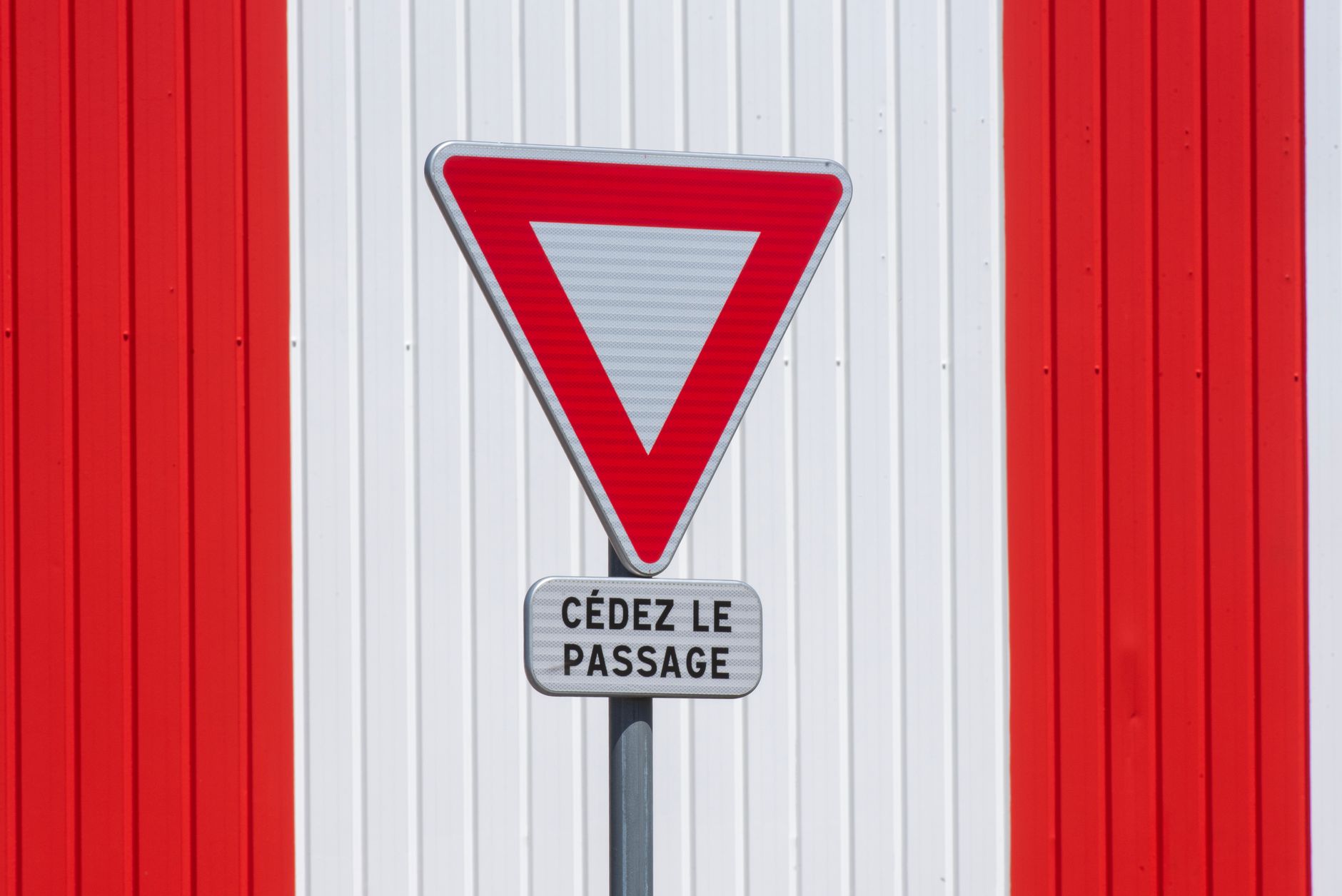 Acheter une plaque d'immatriculation : évitez les pièges et amendes