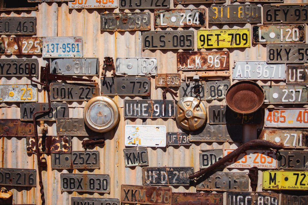 Plaques d&rsquo;immatriculation personnalisées : créez des souvenirs inoubliables